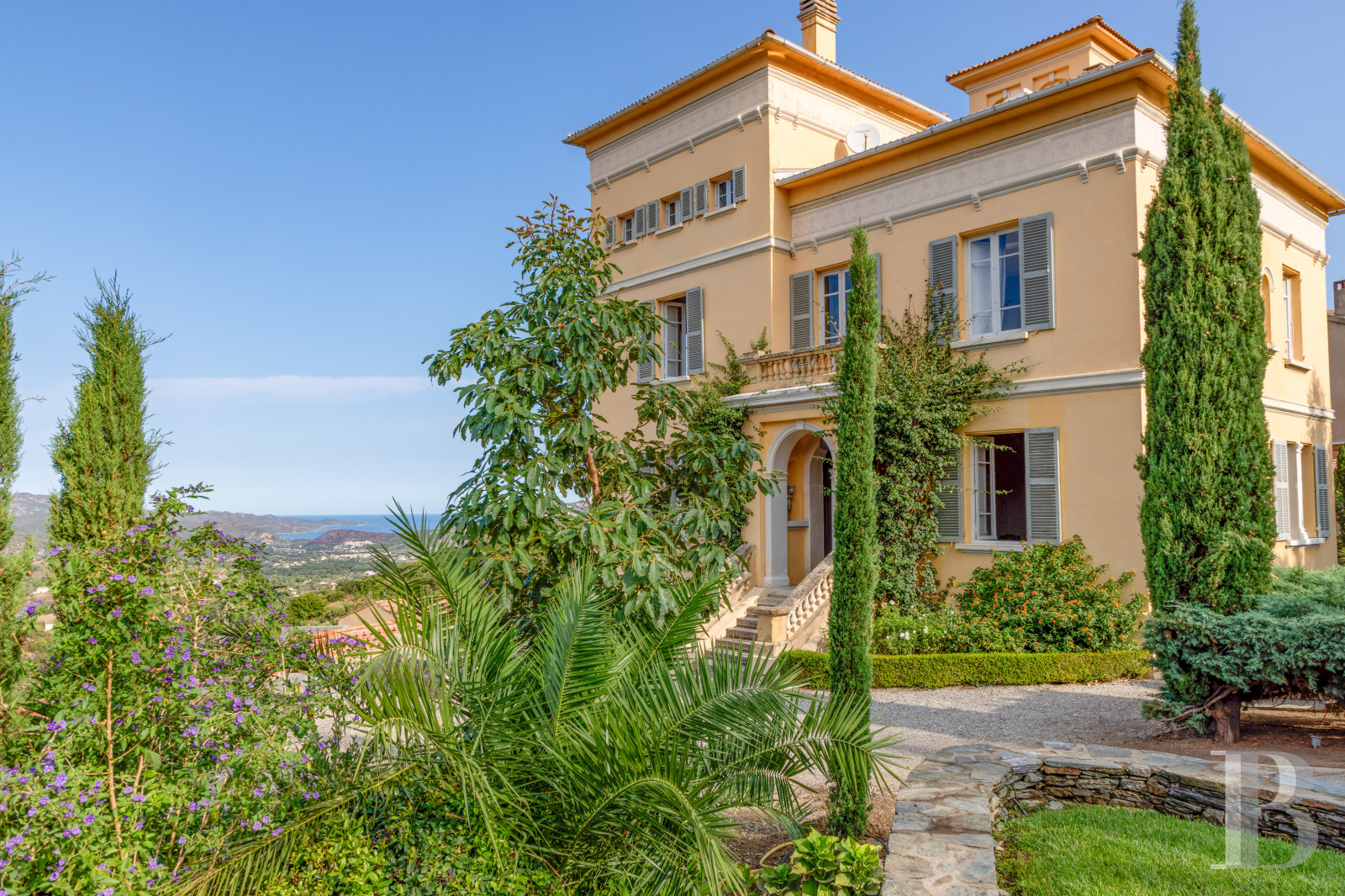 En Haute-Corse,  une villa du 19e siècle élevée en belvédère au cœur du village d’Oletta - photo  n°4